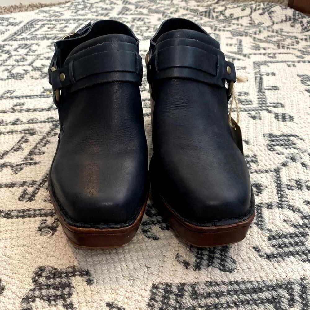 Börn Black Leather Buckle Harness Clogs Wooden Platform Mule Heels Size 8M NWT - Picture 2 of 7